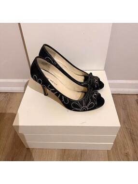 Nine West Peep Toe Heels Glenn 04 Women's 7.5 Floral Pattern Embroidery